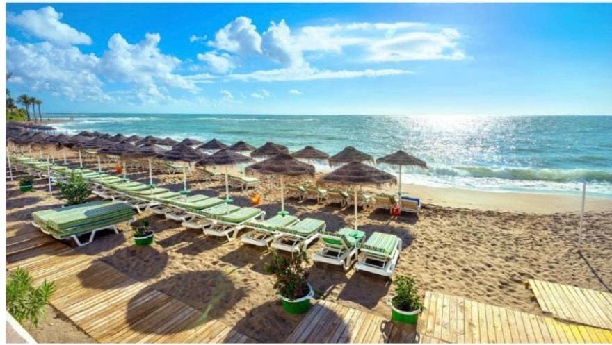 ベナルマデナPrecioso Apartamento Frente Al Mar Benalbeachアパートメント エクステリア 写真